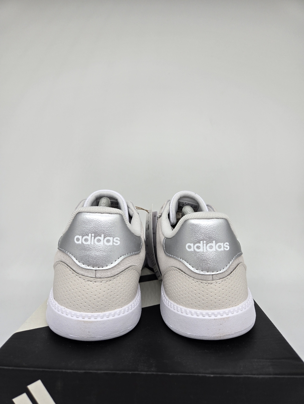 adidas Women's Breaknet Sleek JQ8267 Grey Silver Metallic Shoes Size 9.5 - Picture 4 of 8